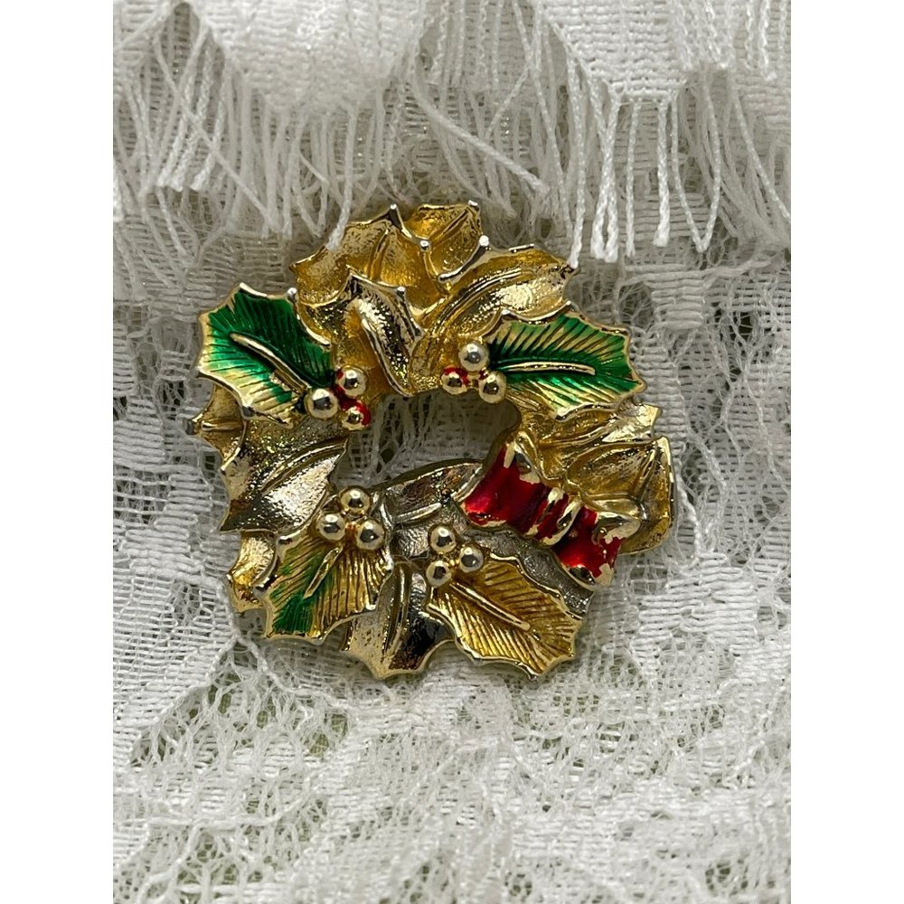 Vintage Gold Tone Holiday Wreath Brooch